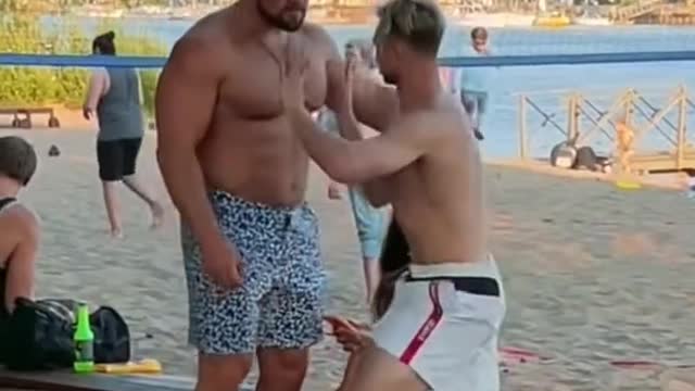Rolled up to the girl of a jealous bodybuilder | Parkour Prankš±