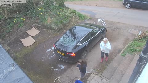 Mum Falls Down Manhole