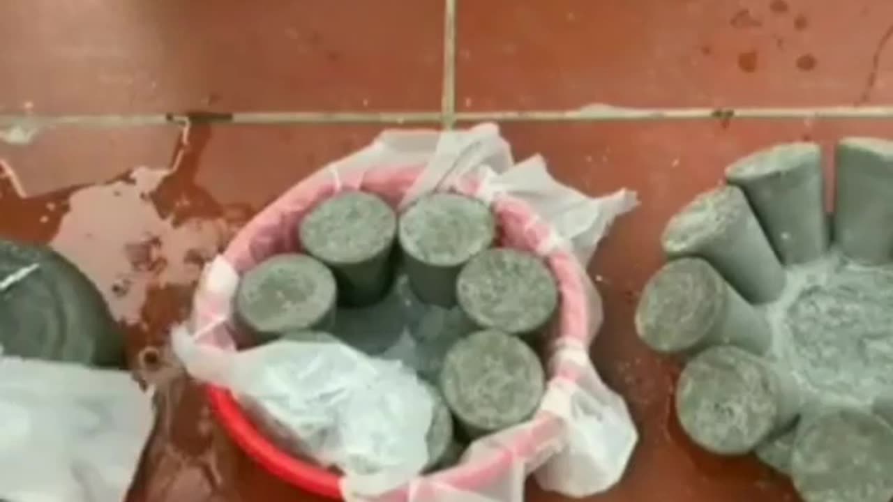 इस बन्दे ने plastic cup की मदद से क्या कमाल की चीज बनायीं है 😨