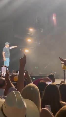 Compare This Surprise Ron DeSantis Appearance At Luke Bryan Concert To Joe Biden Appearing Anywhere