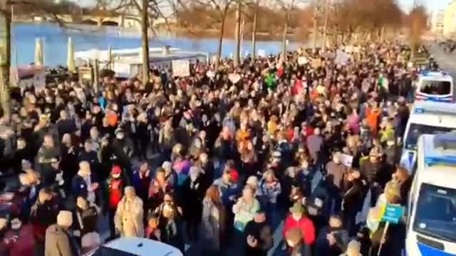 Thousands Demonstrate Today Against Olaf Scholz in Hamburg, Germany—The COVID Narrative Is Dead