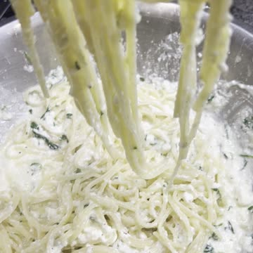 Linguine pasta with ricotta cheese