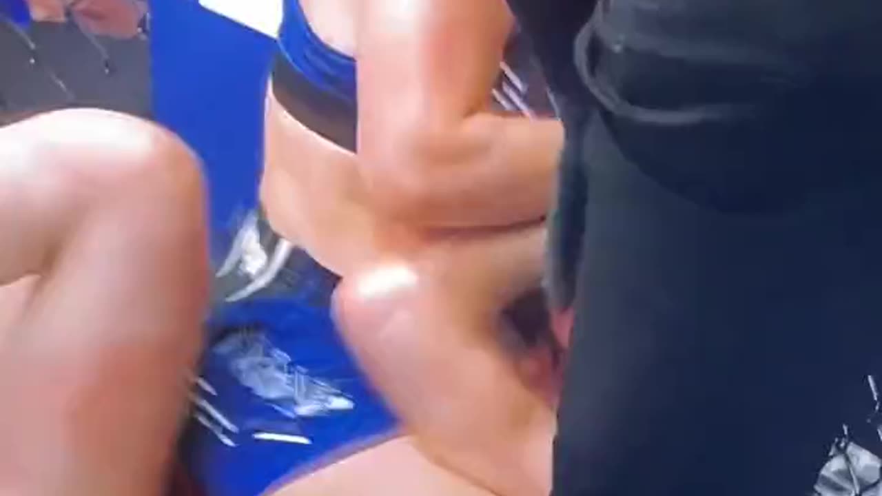 Women's Fighting Full Mount