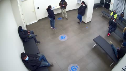 8030FCOB01128BadgingWaitingArea_2021-01-06_05h00min00s500ms.mp4