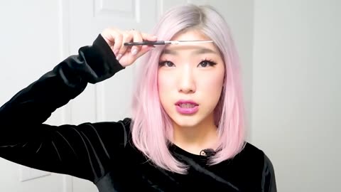 Tutorial for cutting bangs to look like Taylor Swift