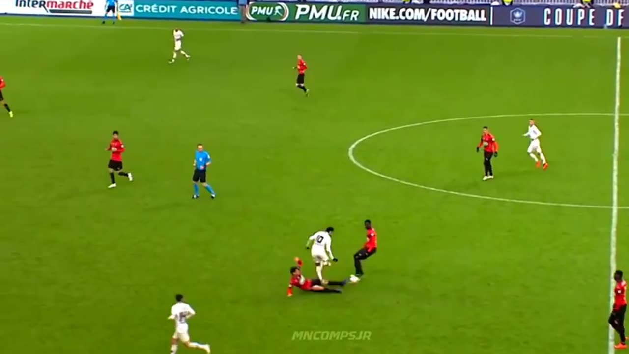Moment when Neymar Jr was injured