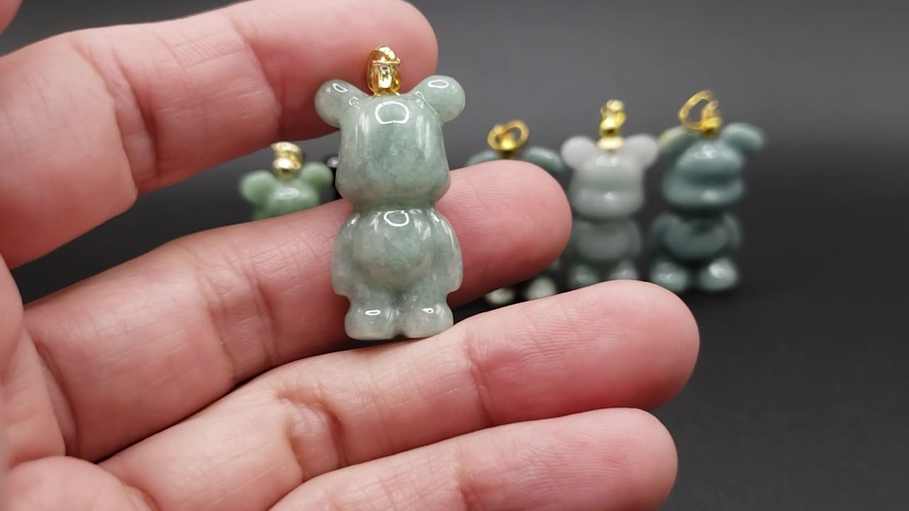 Baby Bear Pendant #jade #jewelry #pendant #necklace #jbd #reels