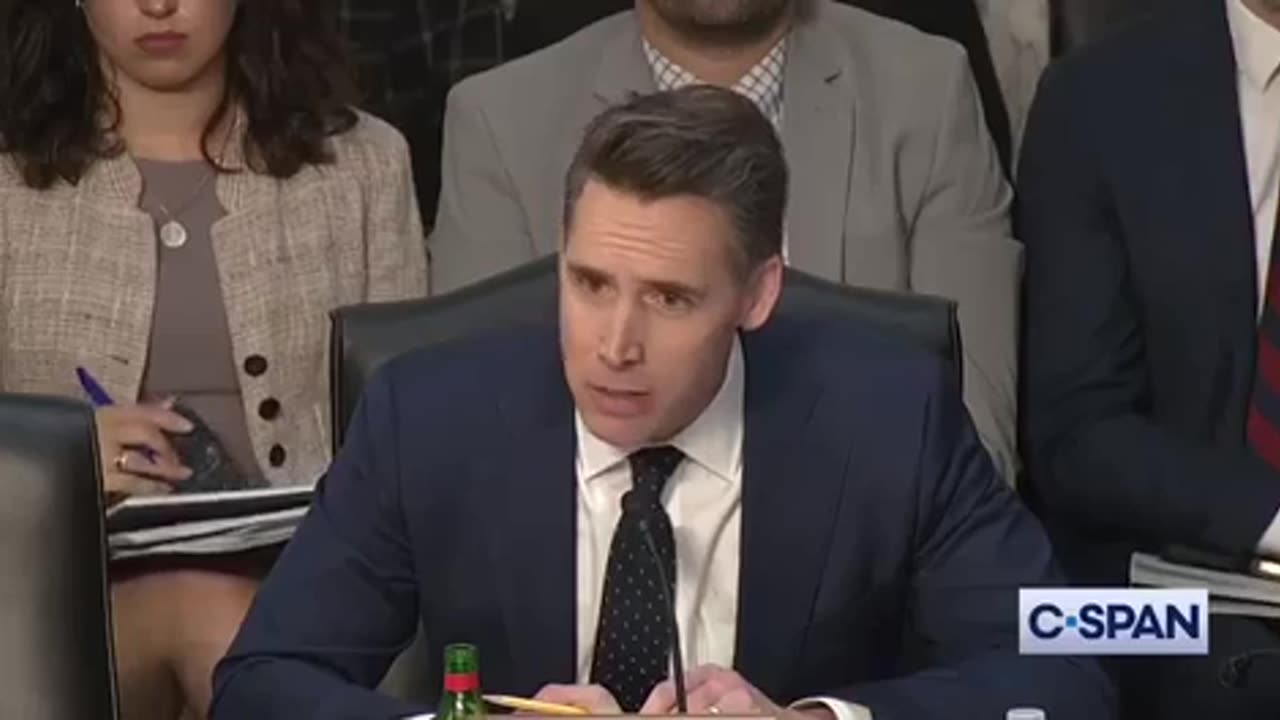 US Senator grills Boeing CEO over whopping $32.8mn a year salary