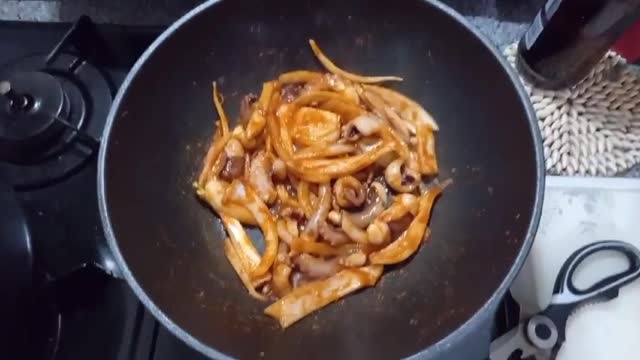 Stir-fried octopus with red pepper paste