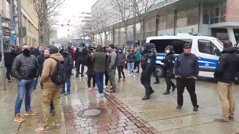 27.03.21 Spaziergang Chemnitz - Bürger diskutieren mit dem Kommunikationsteam der Polizei