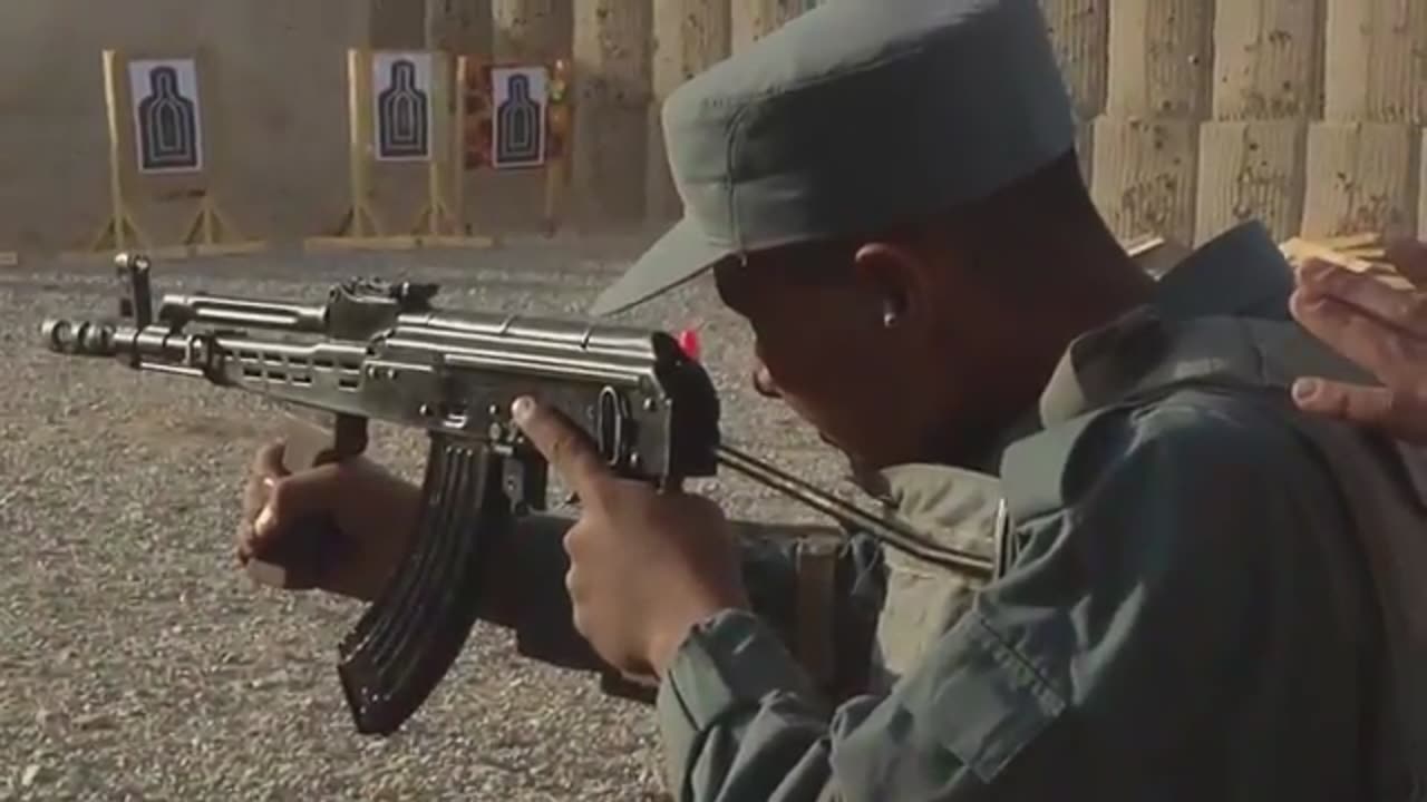 Marines help train Afghan Police at Tarin Kowt