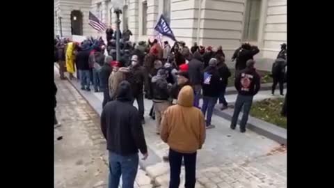 Trump Supporter Yelling at Capitol Police for Backup!