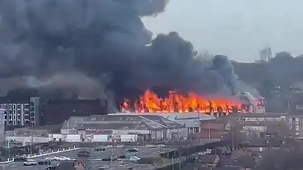 🚨BREAKING: Huge fire broke out in the Liverpool city, England