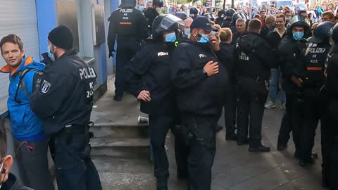 Berlin - freie Meinungsäußerung? Markus Haintz im Kontakt mit der Polizei