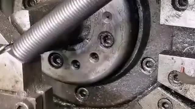 How is the car spring made? Machine tools can do anything.
