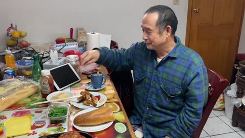 Luodong Has Bread and Fried Chicken For Breakfast