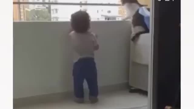 The hero cat tries to save the child's life