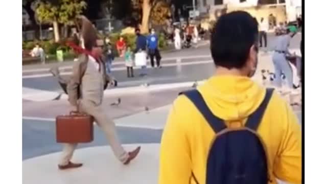 Street Performer - Frozen in Time - Stance will totally Blow Your Mind