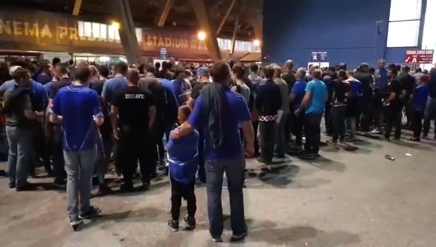 Atmosfera ispred Maksimira