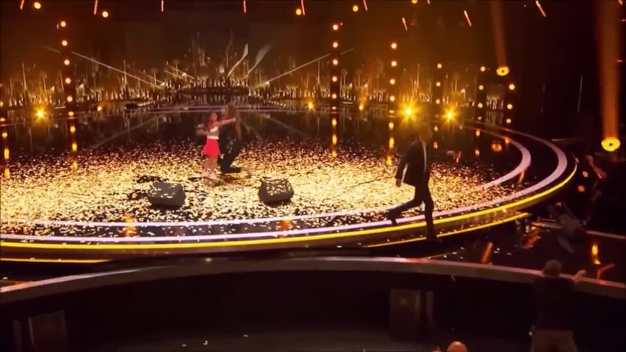 Angelica Hale ❥ 9-Year-Old Earns Golden Buzzer From Chris Hardwick - America_s Got Talent )