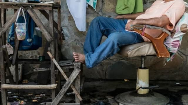 Photos Of The Street Barbers Of Cambodia