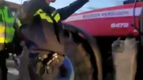 Dutch police going in hard on farmers with guns pointing at them.