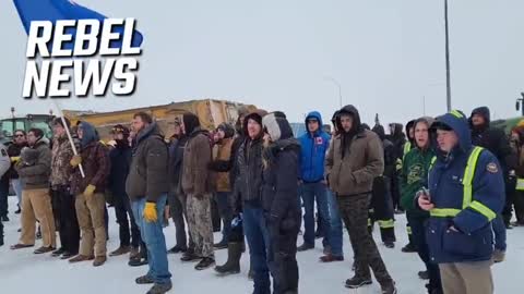 Truckers sing Canadian anthem as they stand their ground in face of threats