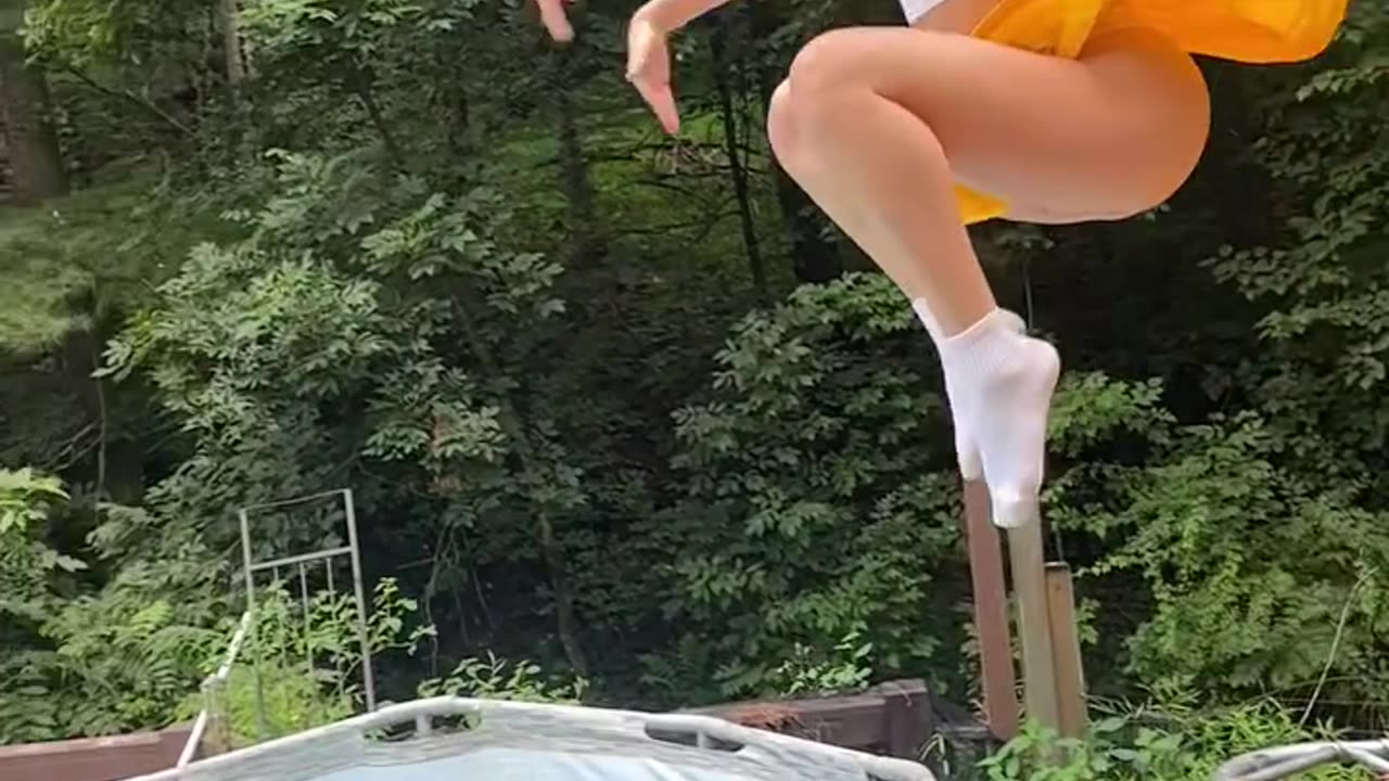 Incredible Girl Stunt: Jaw-Dropping Jump from Great Heights!