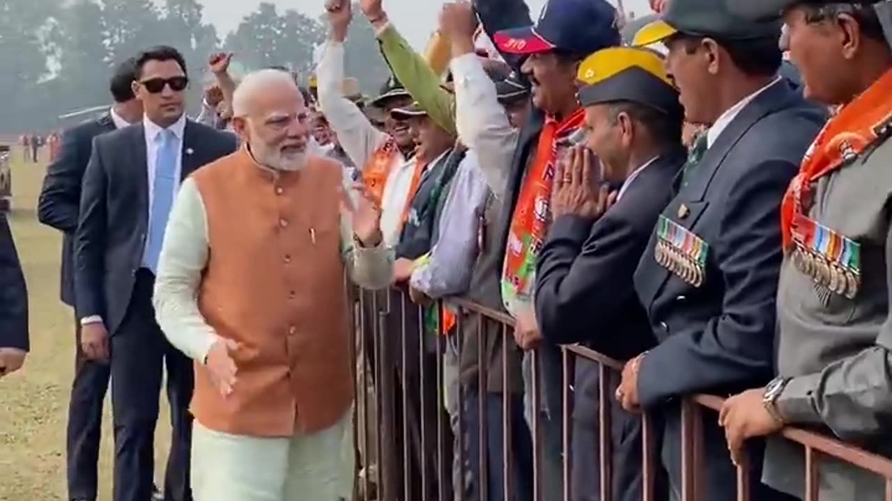 Ex-servicemen accord a special welcome to PM Modi in Himachal Pradesh.mp4