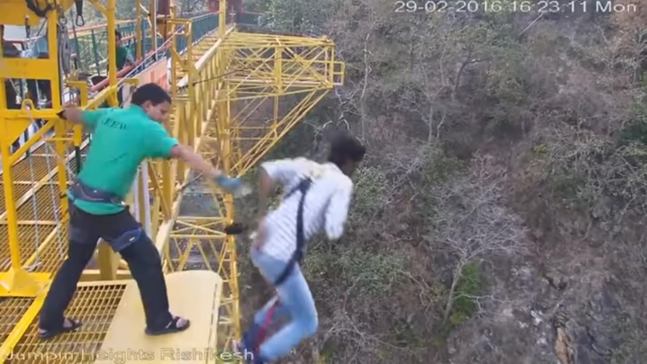 Bungee jumping Funny Dive