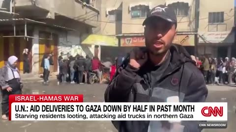 Video shows Palestinians fighting to get hold of ration packs