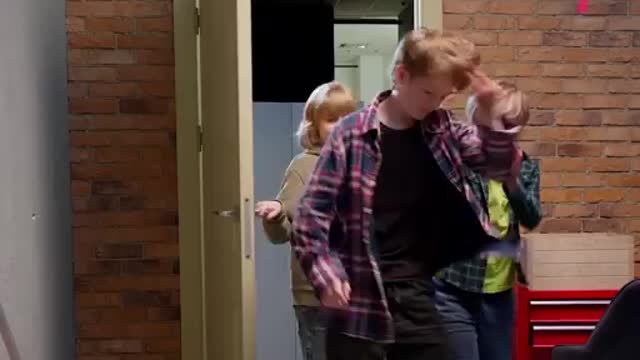 Ruffian scared a bald girl with a wig
