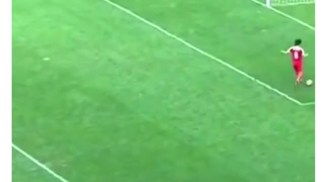 ⚽⚽⚽ reverse soccer confuses keeper ⚽⚽⚽