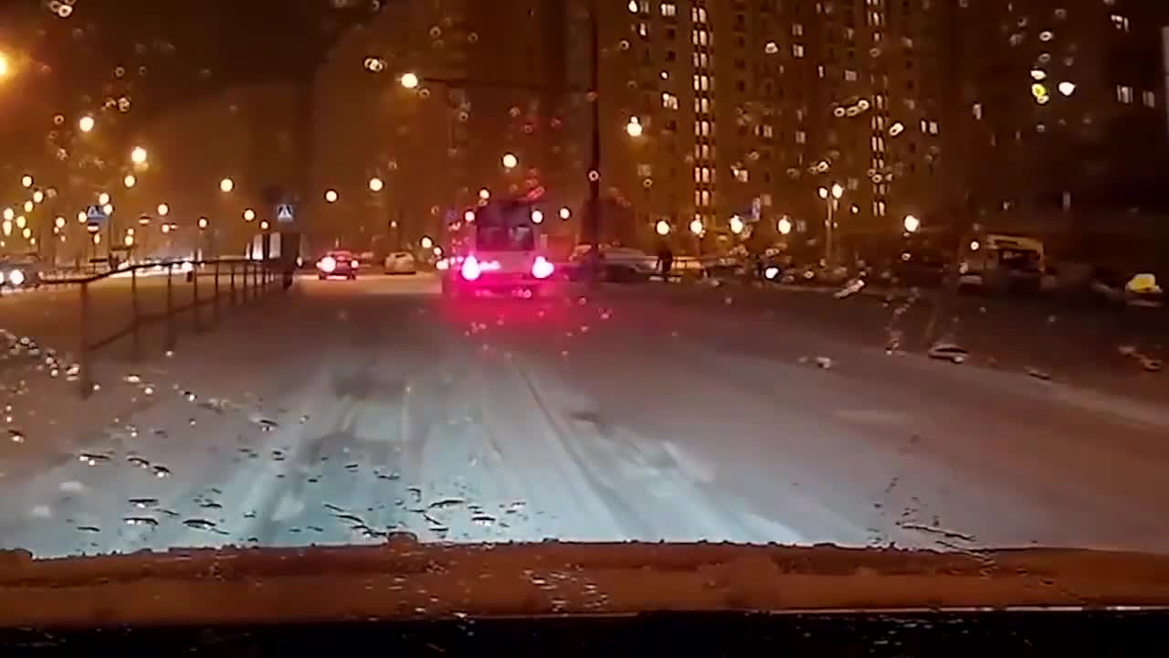 Winter Driving in Russia! Snow Car Crash Compilation