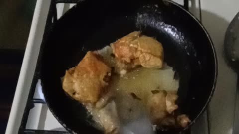 Frying 3 pieces of chicken