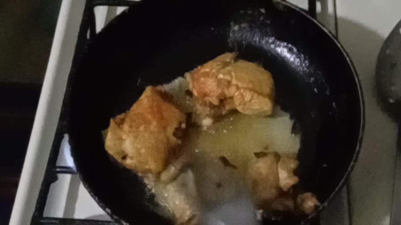 Frying 3 pieces of chicken
