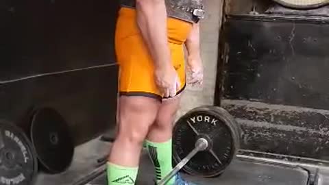 605 lb deadlift