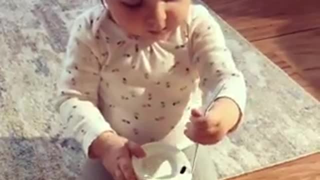 The little girl got tired of Shalemu, see what she did