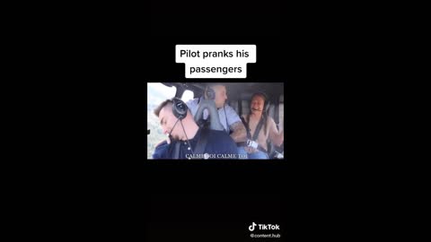 pilote pranks his passengers