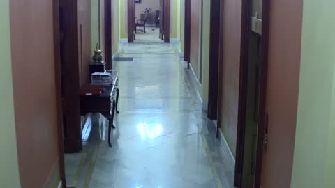 0263USCH02H227Hallway_2021-01-06_07h40min01s493ms.mp4