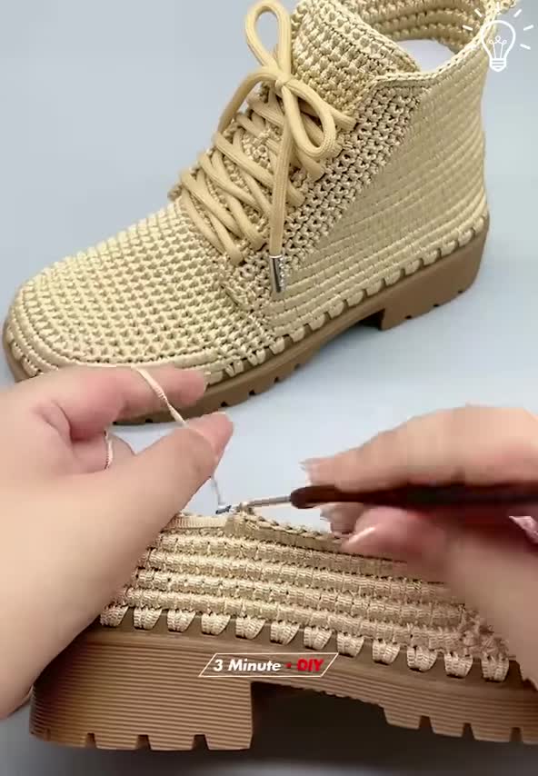 Shoe-knitting looks SO FUN