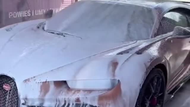 Tate FORCED to WASH his $5.5M BUGATTI😳🥶