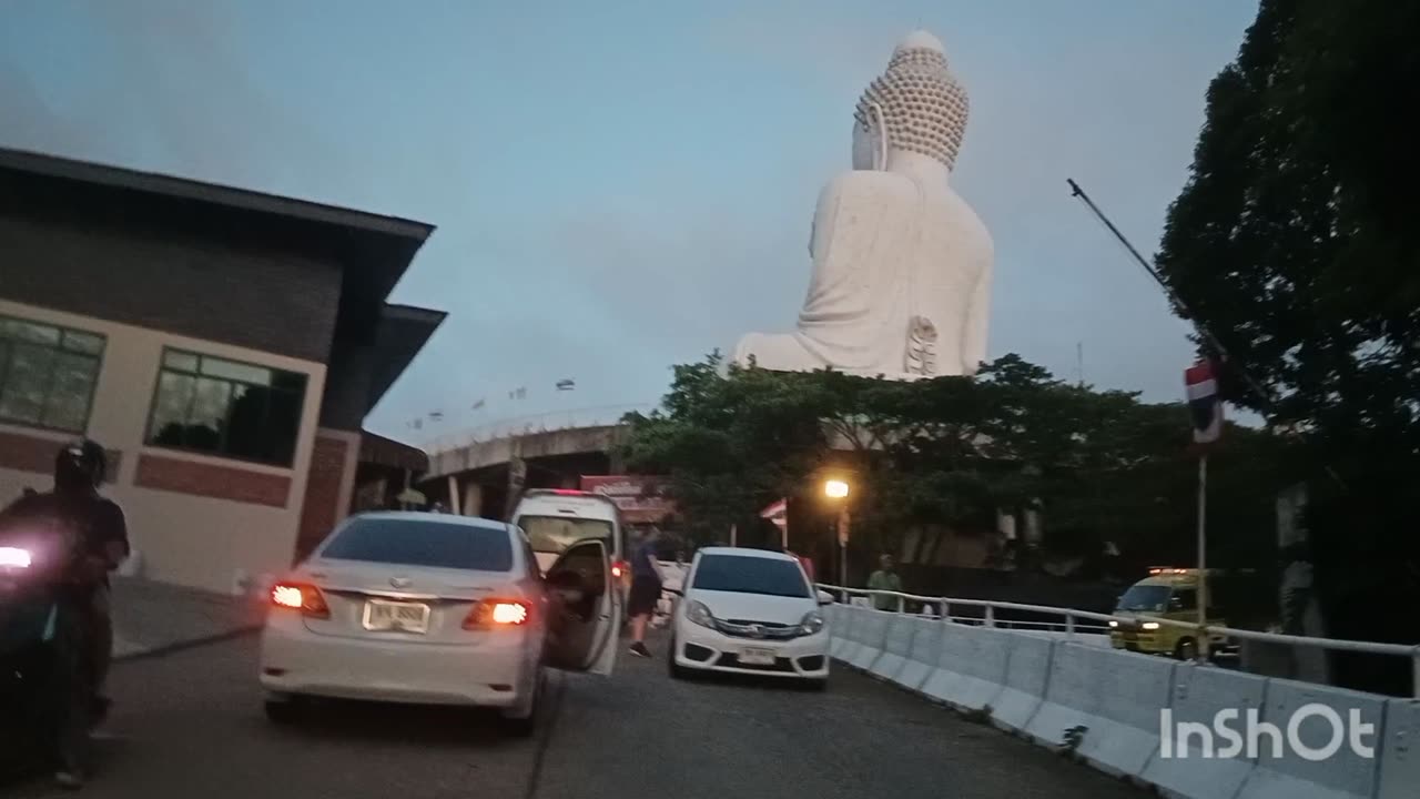 Thailand enjoy BBQ restaurant and buddha temple???