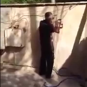Hilarious Electric shock Prank - FUNNY