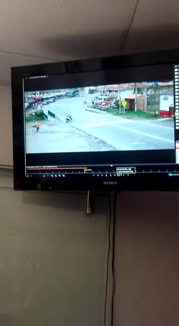 Una cámara de seguridad captó la velocidad con la que transitó el automotor.