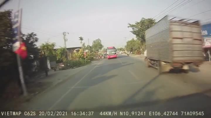 Passenger car scrambled in lane directly crashed and horrified for motorcyclists