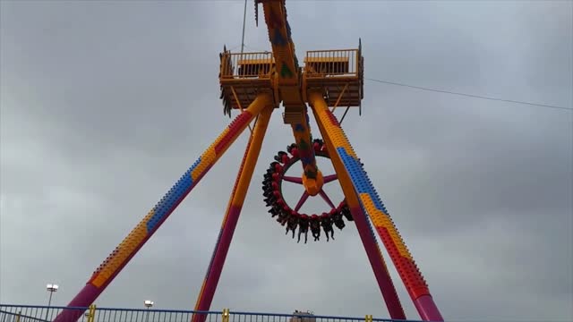 Shattering Pendulum Ride At Aqua Theme Park!