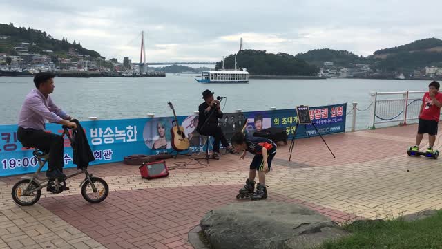 Ukarina Busking by the Beach