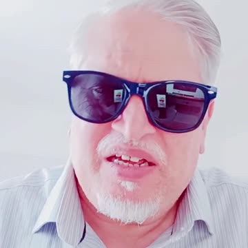 Mr Khan Lip-syncs Hit Song by Julio Iglesias!