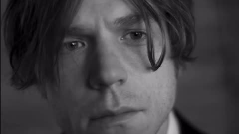 Cage The Elephant - Cigarette Daydreams (Official Music Video)